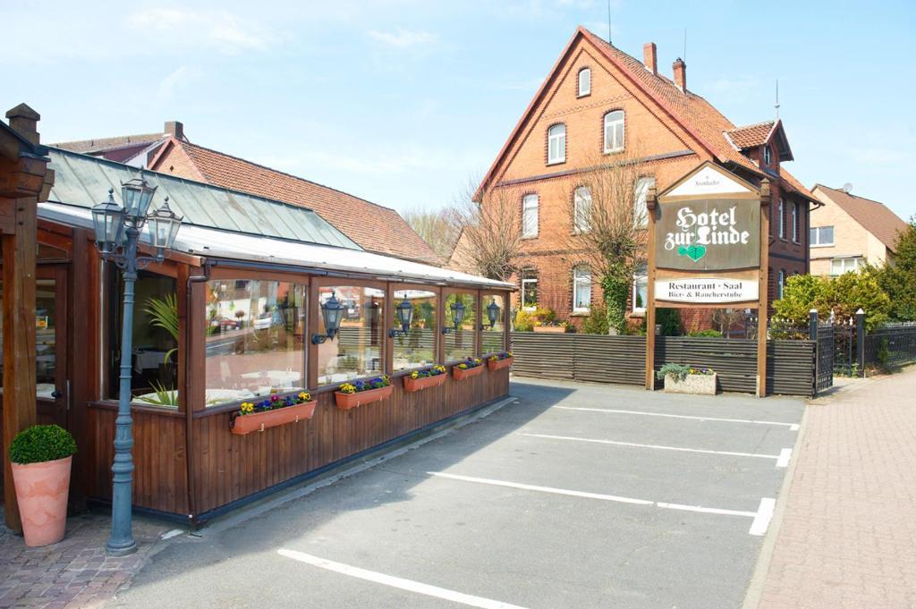 Hotel Restaurant Zur Linde Pattensen Exterior foto